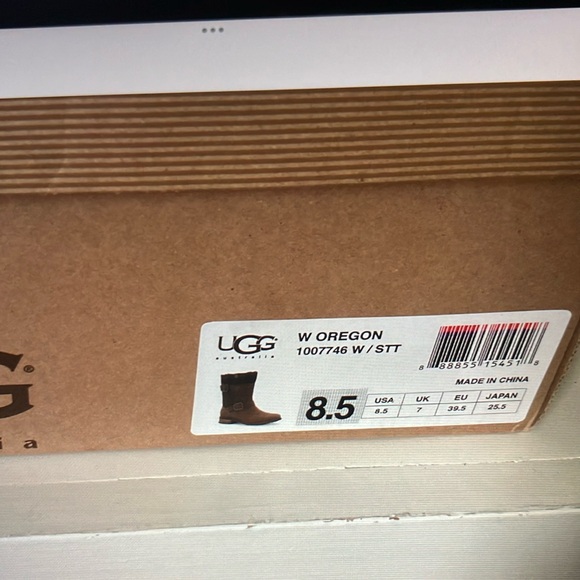 UGG winter boots- women’s, size 8.5 M - Picture 2 of 6